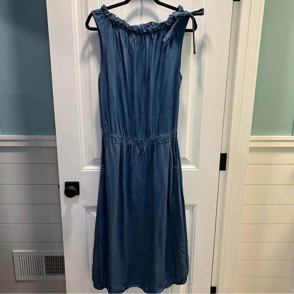 Chambray 100% Lyocell Sleeveless Tie Neck Elastic‎ Waist Dress. Size Medium.